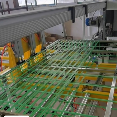 Linha fonte da maquinaria 250m/min da extrusão da correia do ANIMAL DE ESTIMAÇÃO de alimentação da capacidade 380V/50Hz da extrusão da velocidade 50-600kg/h