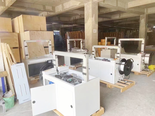 O pacote durável que amarra a máquina PP automáticos empacota a colocação de correias da máquina para a caixa e a caixa