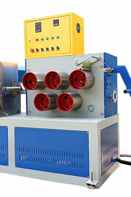 O alimentador PP do vácuo prende com correias o PLC da máquina da extrusão da faixa controla 180-150kgs/H elétrico