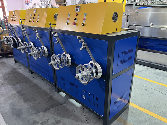 Máquina de fabricação de tiras de PET de precisão com engrenagens endurecidas e matriz ajustável
