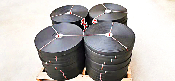 A correia plástica da embalagem do PVC que faz a máquina 150m/Min PP prende com correias a linha da extrusão
