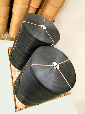 A correia plástica da embalagem do PVC que faz a máquina 150m/Min PP prende com correias a linha da extrusão