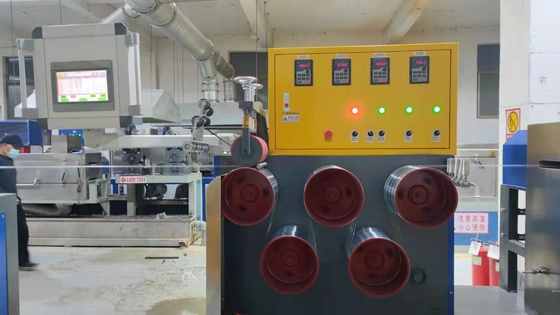 Linha fonte da extrusão da correia do ANIMAL DE ESTIMAÇÃO de alimentação da largura 380V/50Hz de 5-19mm