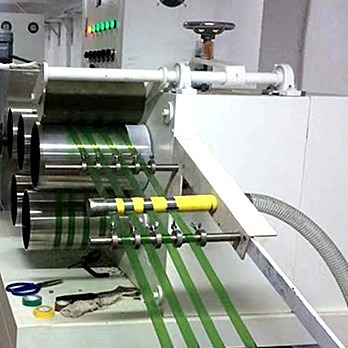 Linha poder da extrusão da correia do ANIMAL DE ESTIMAÇÃO da tensão 120KW da espessura 850kg de 0.4-1.2mm