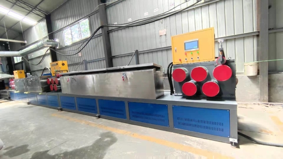 Saída 4 totalmente automático de fabricação da máquina da correia do ANIMAL DE ESTIMAÇÃO 400-450KGS/H