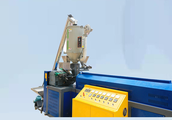 As únicas correias que do parafuso 2 os PP prendem com correias a fatura da máquina 300-380kg/H PP prendem com correias a linha da extrusão